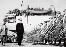11_Revue de la 13DBMLE avant départ.jpg