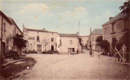 village_louin_09.jpg