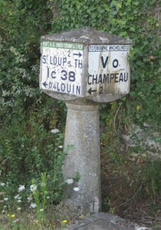 village_louin_02.jpg