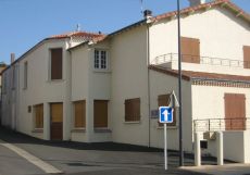 village_louin_03.jpg